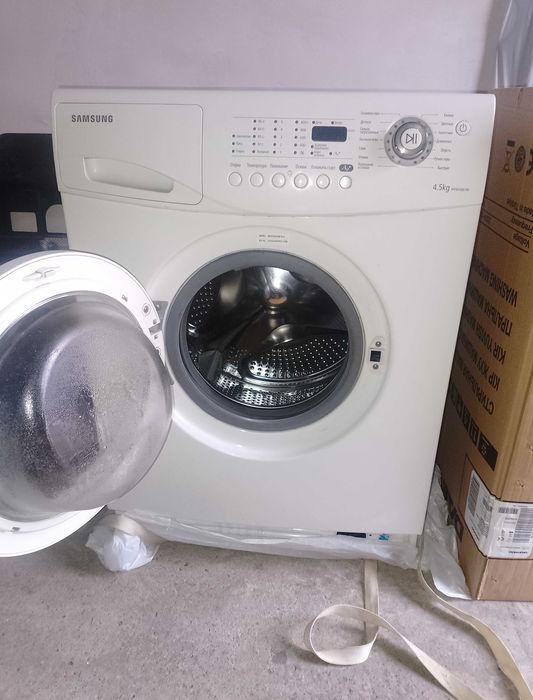продам стиралку SAMSUNG WF6458S7W на запчасти