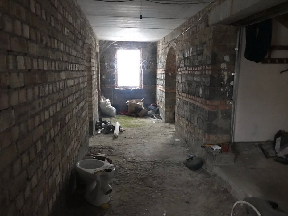 Продаж цегляного будинку