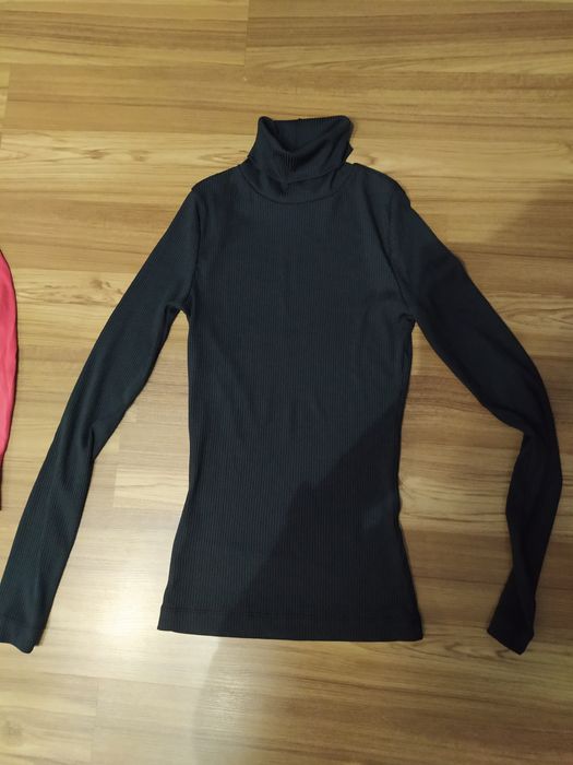 Гольф , кофта , чорна та червона