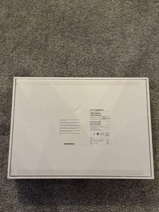 MacBook Pro 16" - Como Novo na Caixa Original
MacBook Pro 16"