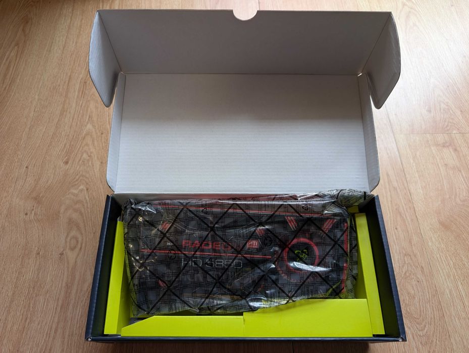 Placa Gráfica XFX AMD Radeon HD 5850 Black Edition (Completa na Caixa)