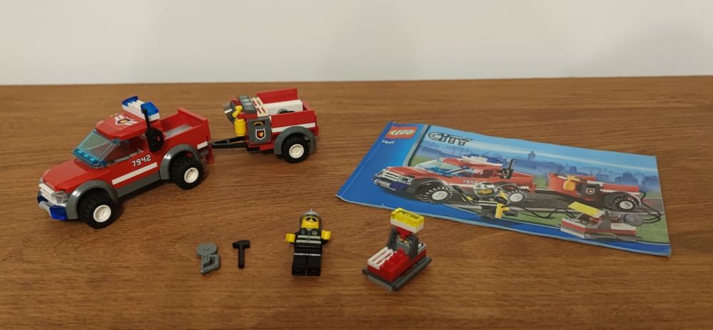 Lego City 7942 Terenowa ekipa ratunkowa strażak wóz strażacki