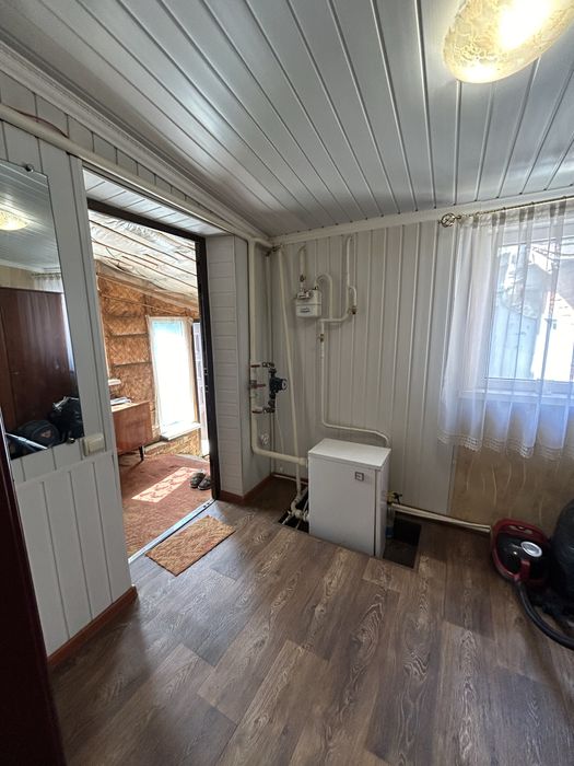 Продаж окремоі половинки будинку  з окремим заіздом .