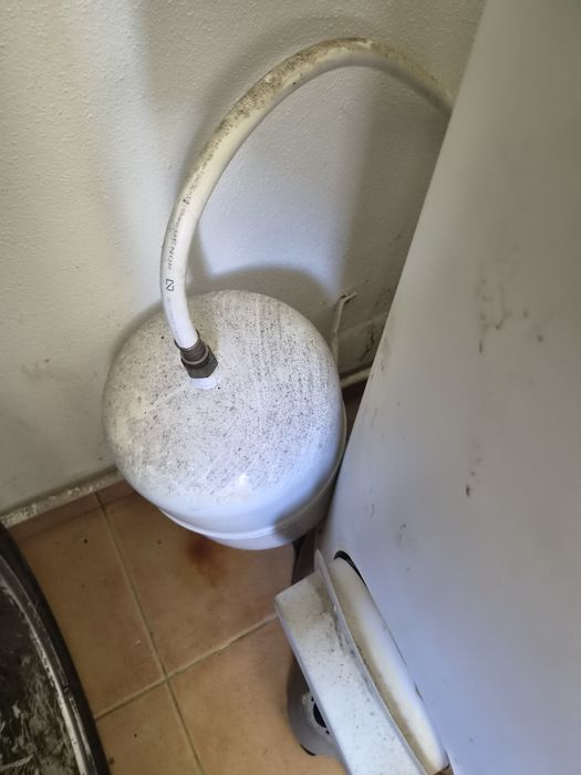 Termoacumulador 200 litros aquecido com painel solar a água