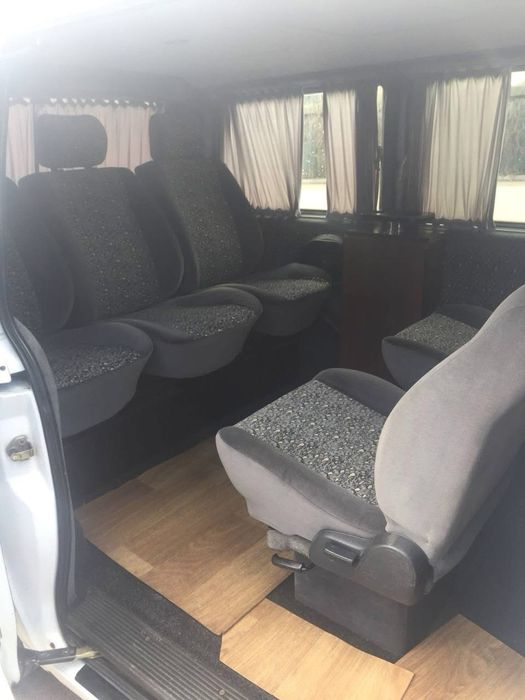 Грузоперевозка пасажиров бусом с прицепом. Перевозка лежащих людей