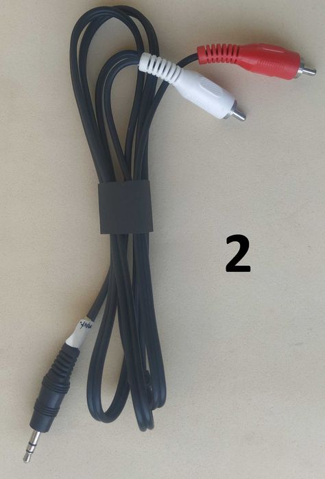 3 Cabos de Vídeo e Áudio Analógico (RCA / Jack 3.5mm) – NOVOS