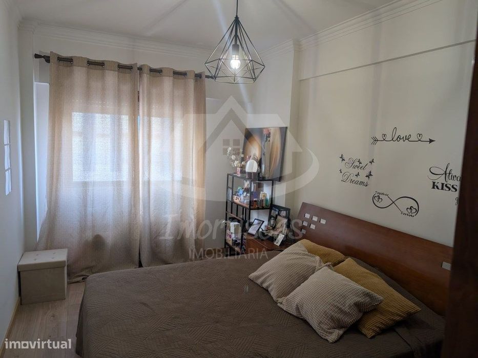 Apartamento T2 luminoso com varanda em Odivelas