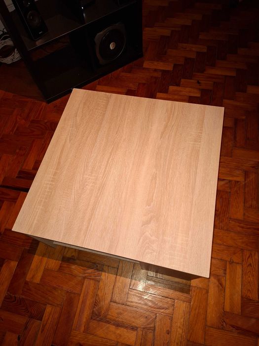 Mesa de sala de madeira