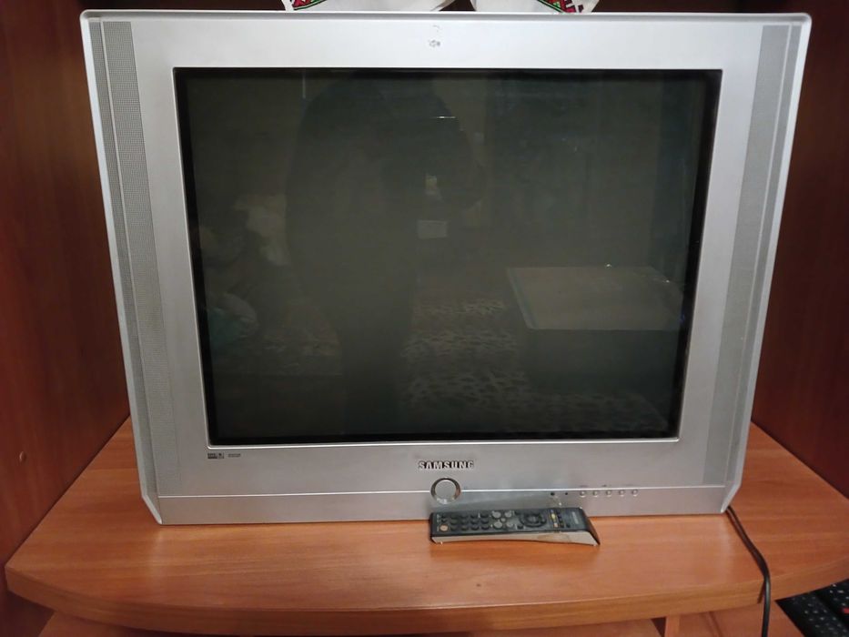 Віддам безкоштовно телевізор