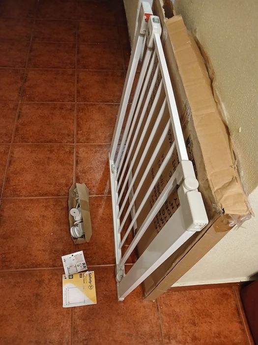 Portão de segurança em metal para crianças  ou animais