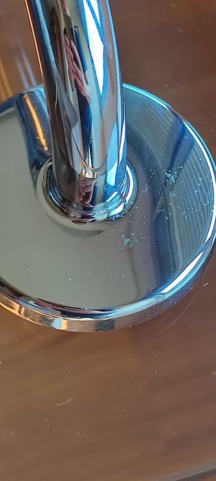 Vende-se toalheiro para WC medida 45 cm