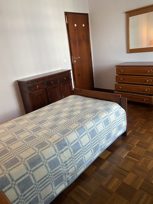 Quarto individual disponivel em Portimão.