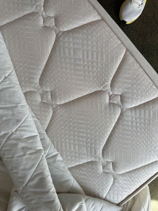 **Cama de casal estofada 160x200 com colchão Molaflex