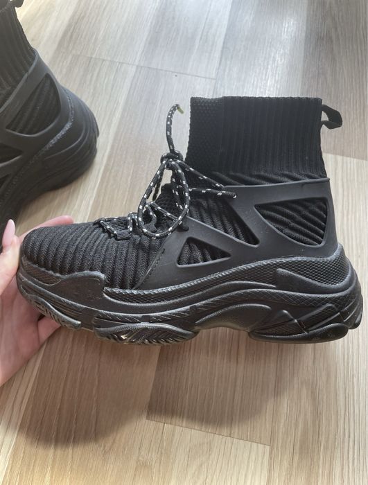 Wysokie buty sportowe ze skarpetą