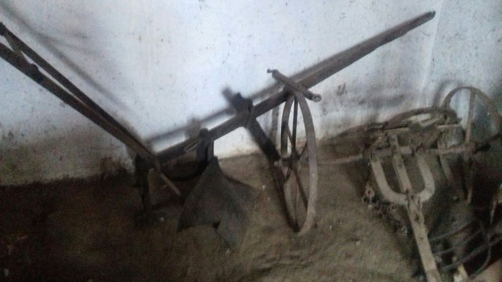 Плуг кінський з колісницею