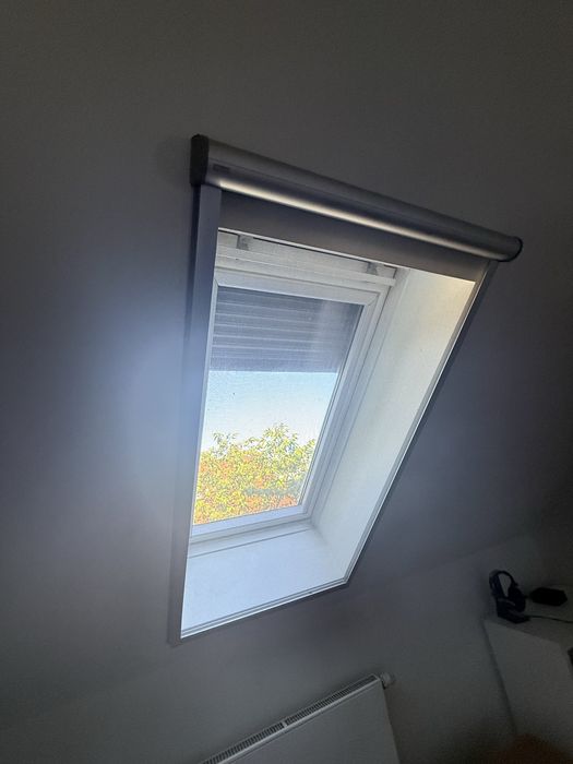 Żaluzja solarna do okna velux