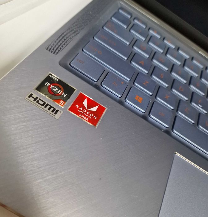 Laptop Asus ZenBook 14 UM431D 14 " AMD Ryzen 5 8 GB / 512