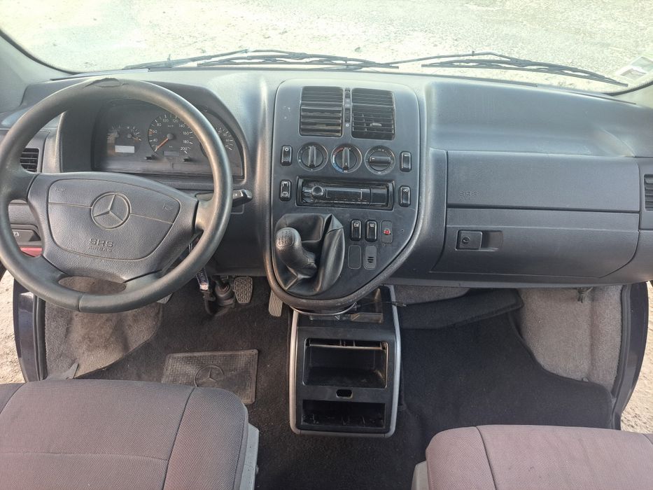 Mercedes-Benz V230 TD  7lugares individuais como nova