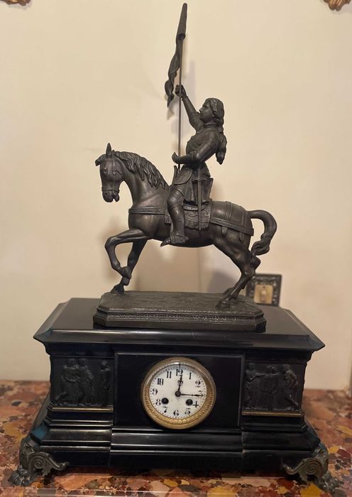 Relógio de Lareira Francês Antigo – Mármore e Bronze – Séc. XIX – Mecanismo Paris