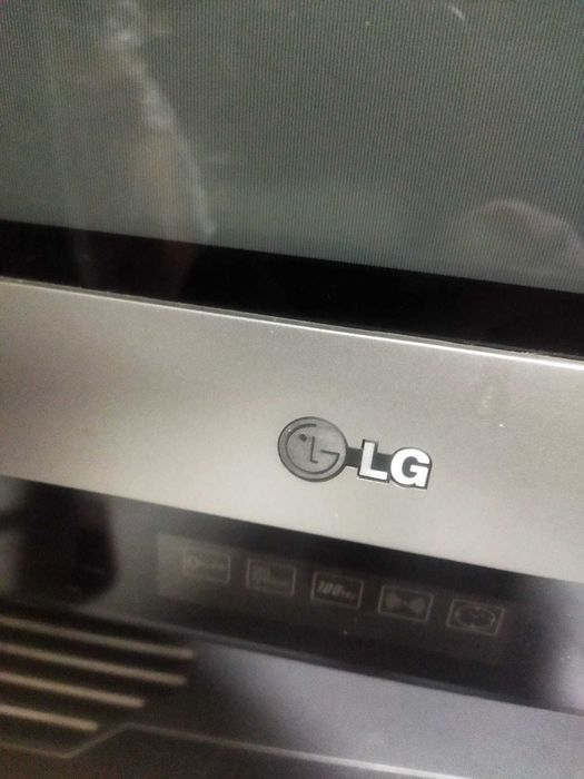 Televisão LG Lafinion 82w com sistema Surrond PHILIPS MX5700D/25S