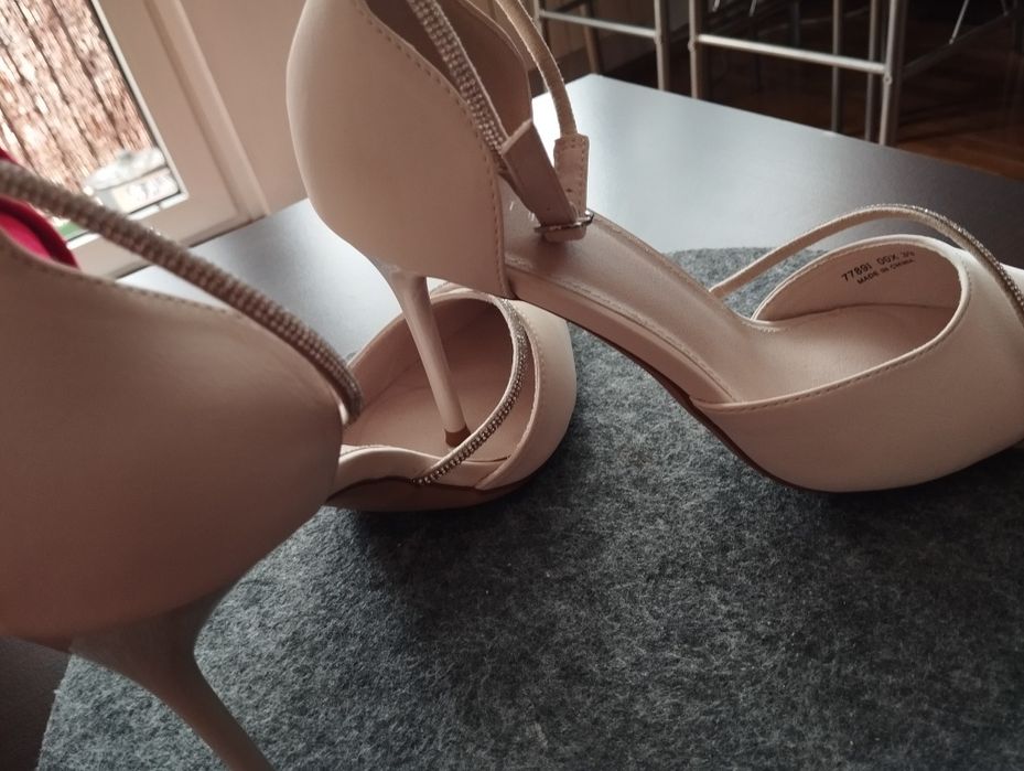 Czółenka damskie na szpilce