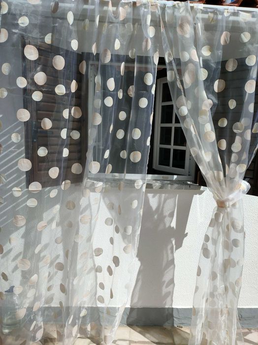 Par de cortinados Usados em bom estado transparente tons de beije