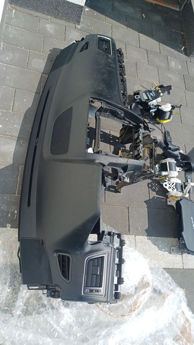 Deska rozdzielcza konsola subaru outbeck V 2017r
