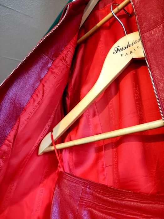 Кожаный женский костюм