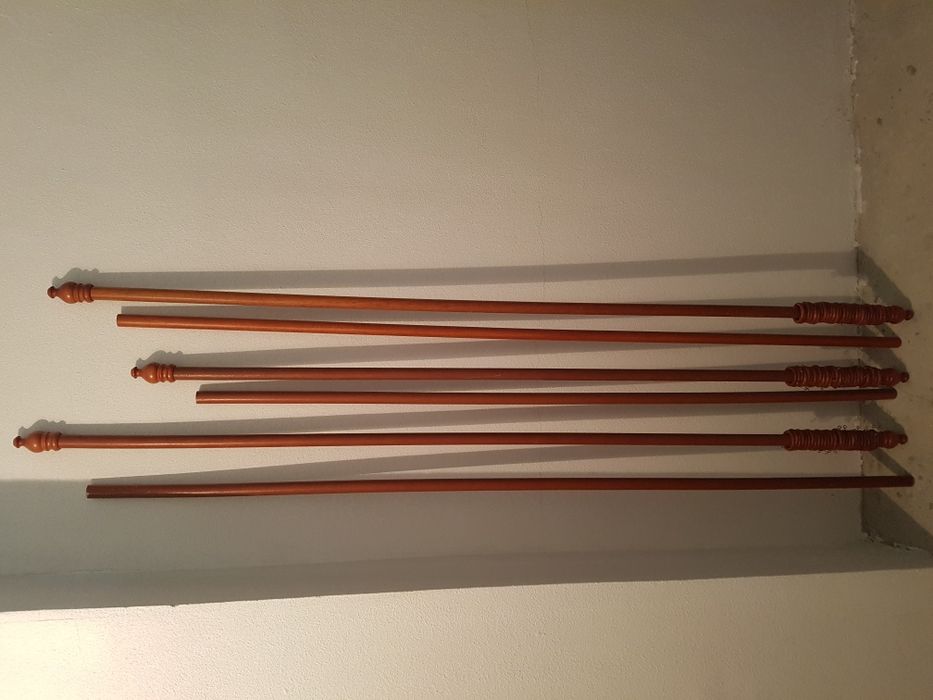 Varões de cortinados em madeira