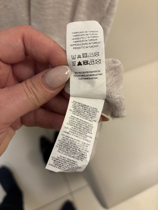 Bezowa bluzeczka asymetryczna zlote dodatki super sie prezentuje