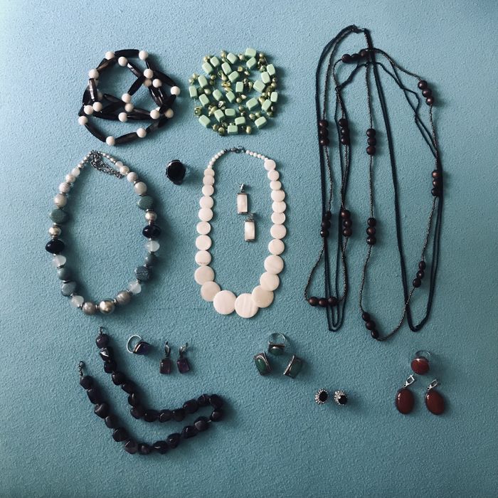 Натуральные бусы, ожерелья, наборы