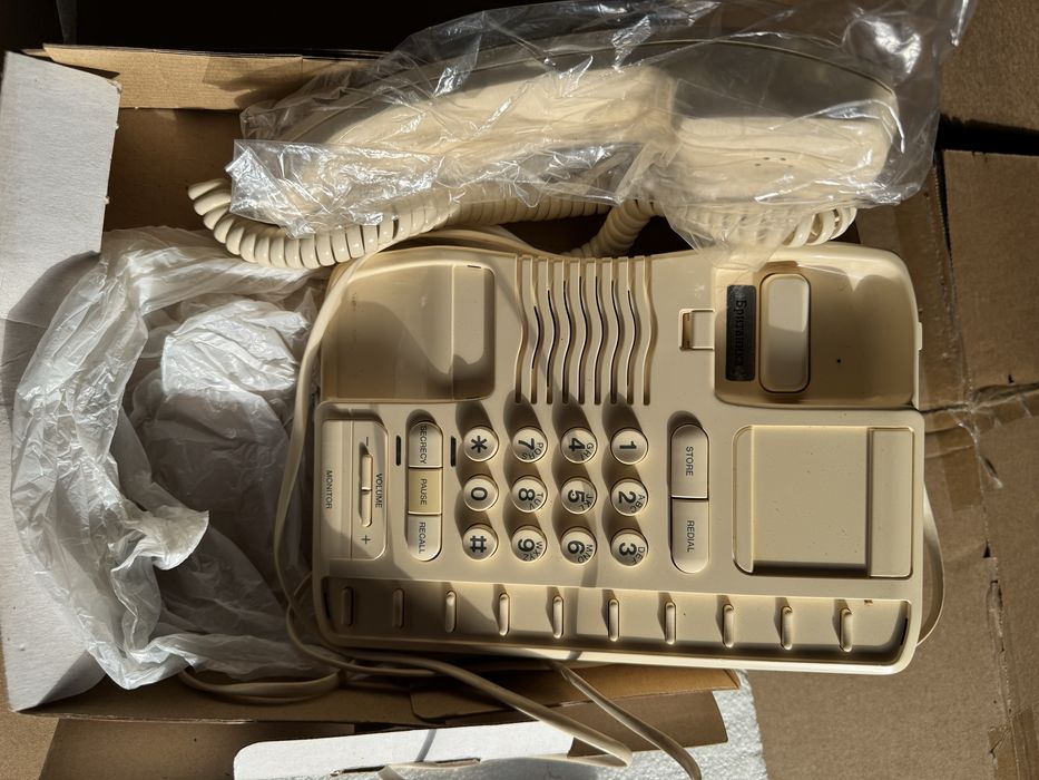 Стаціонарний телефон марки Britanika.