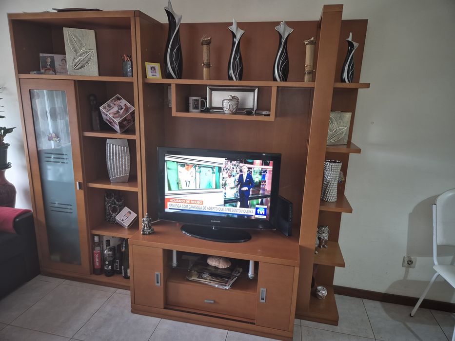 Vendo móvel de sala todo em madeira