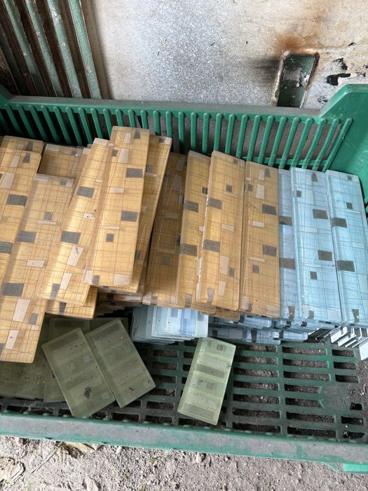 Listwy ozdobne ceramiczne i szklane