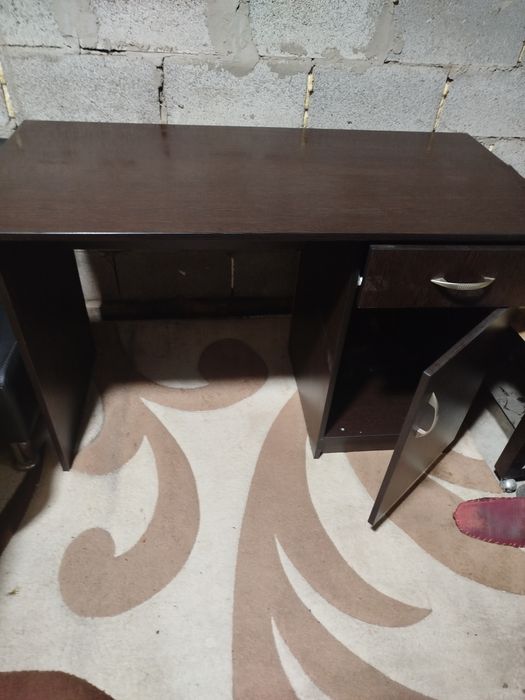 Письмовий стіл..