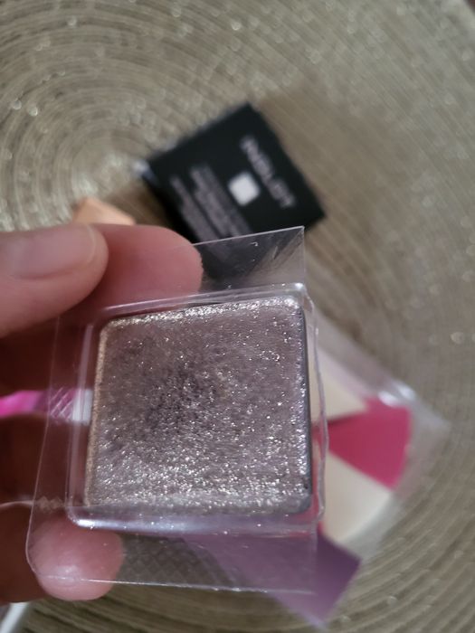 Набір косметики тіні, тон.крем, блиск , спонжі