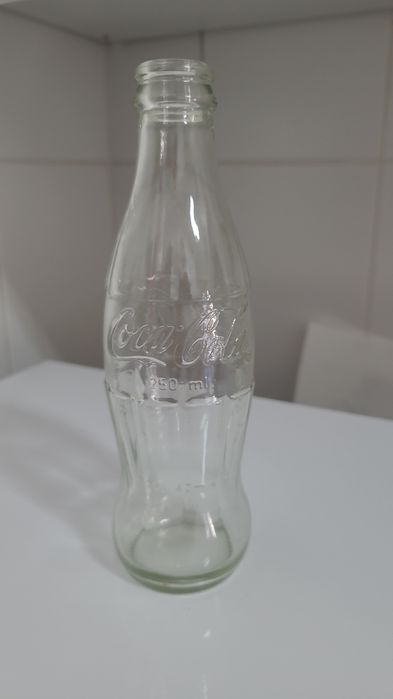 Garrafa antiga de Coca-Cola gravada em alto relevo, 250ml