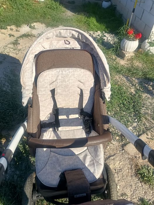 Продам коляску дитячу. Маневрена,висока