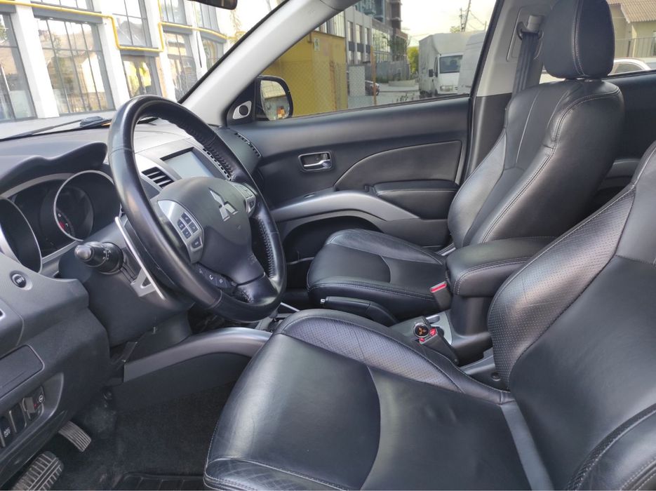 Салон outlander Xl новий