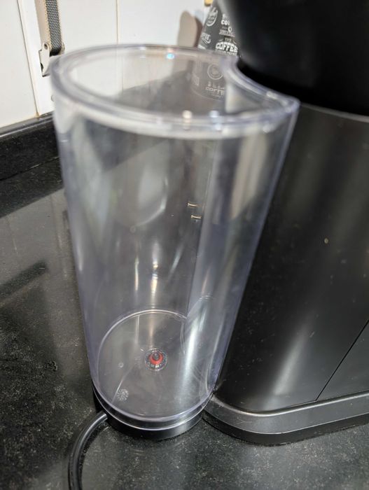 Máquina de Café Nespresso Vertuo Next – Original, Usada em Bom Estado