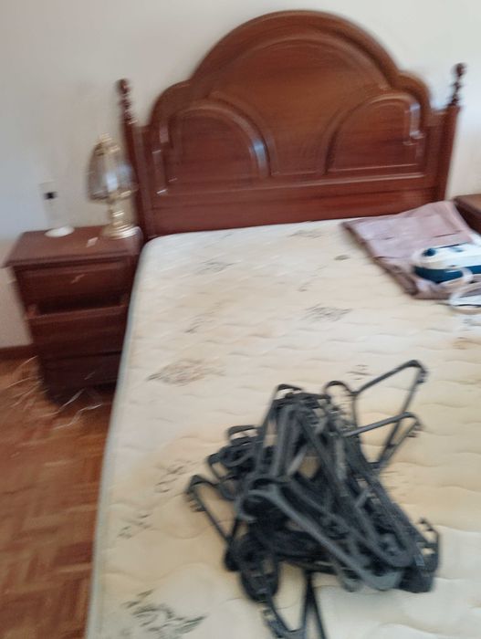 2 camas de casal em madeira