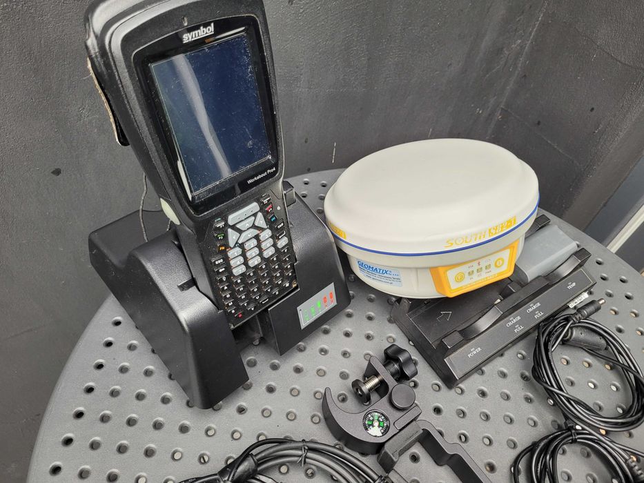 Odbiornik GNSS do pomiarów geodezyjnych RTK GPS South s82t Psion Getac