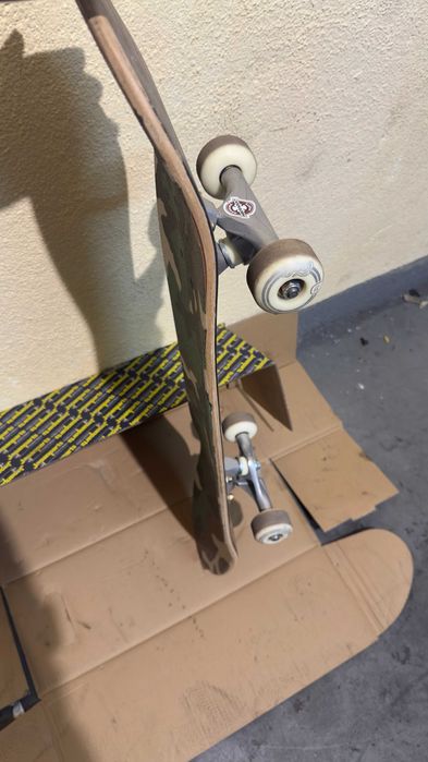 Skate quase novo, apenas 2 usos, otimas pecas