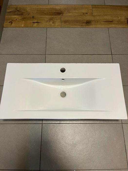 Sprzedam umywalkę 81cmx39cmx17cm stan bardzo dobry