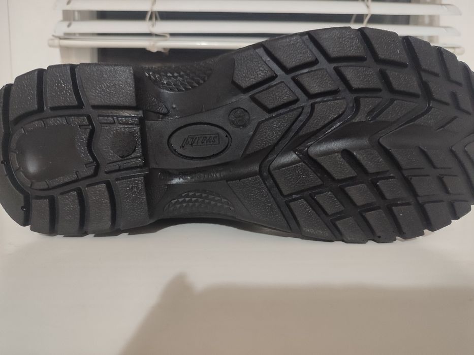 Робочі черевики, Nitras