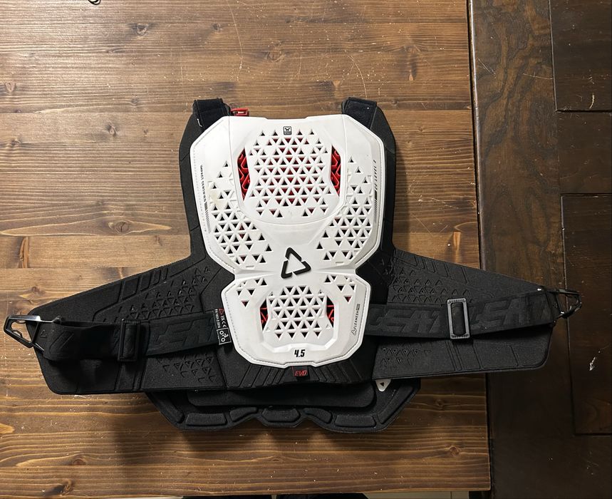 Peitoral Leatt 4.5 EVO