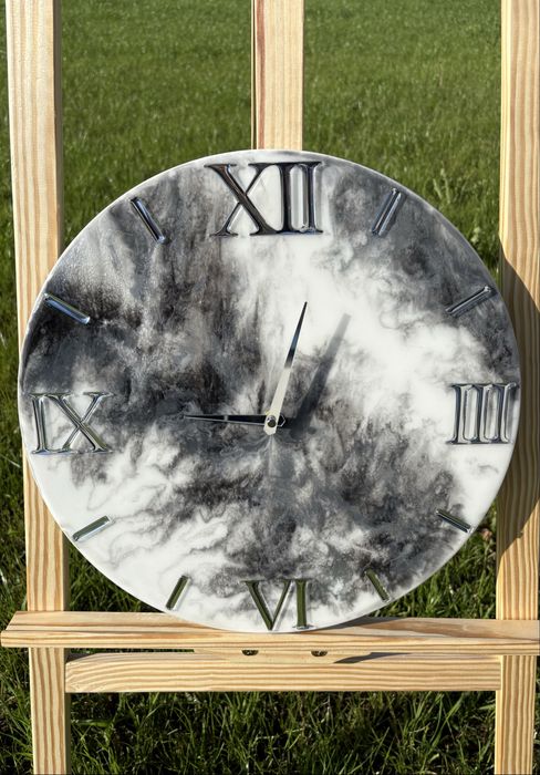 Zegar z żywicy epoksydowej