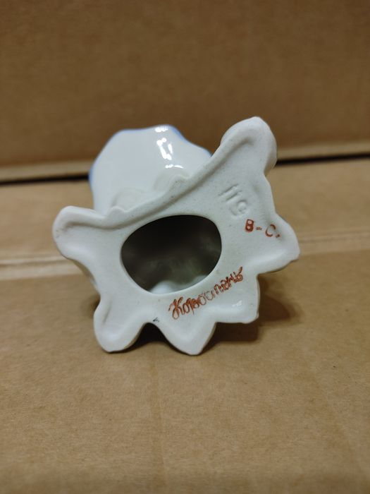 Статуэтка Наши будни Свинарка Коростень Трегубова в-с фарфор СССР 1960