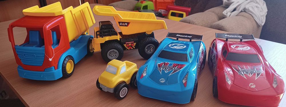 zestaw samochodów dla dziecka 5 szt