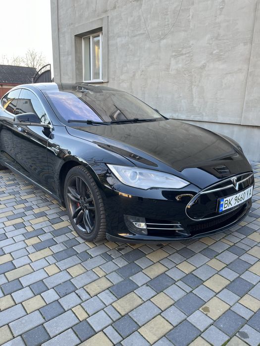 Продам Tesla S 85P 2014